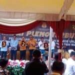 Pleno terbuka KPU Sumba Barat dalam rangka pengundian dan penetapan nomor urut pasangan calon (Johan Sogara/Lintas Sumba)