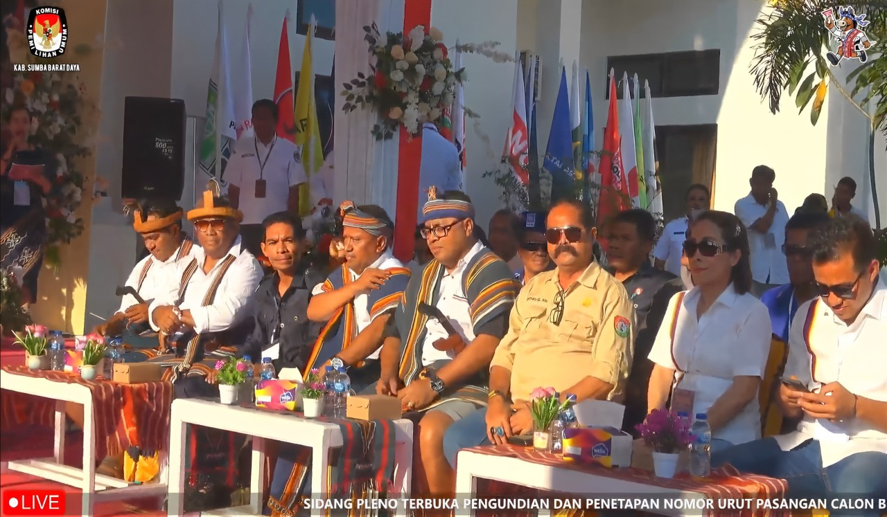 Tangkap layar live streaming YouTube KPU Sumba Barat Daya, saat Penetapan Nomor Urut Calon Bupati dan Wakil Bupati (KPU Sumba Barat Daya/YouTube/Lintas Sumba)